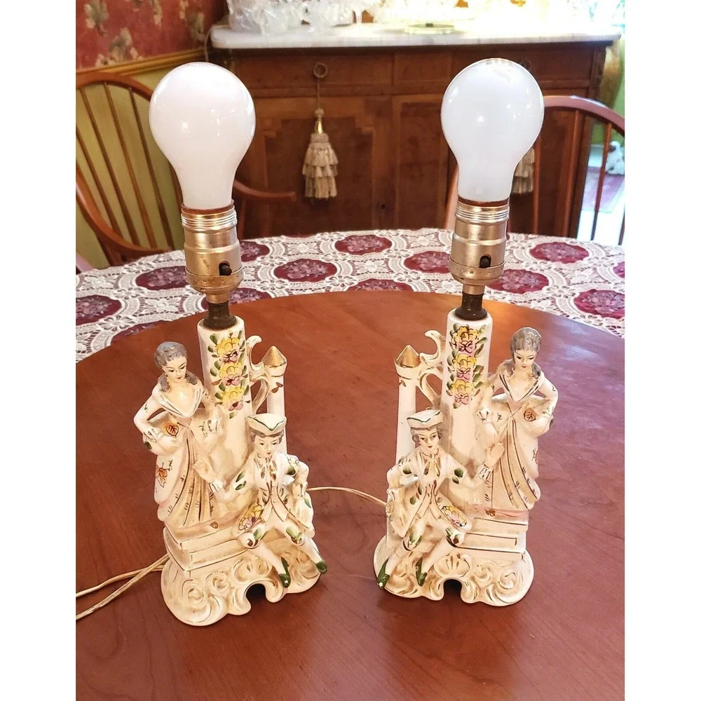 Vintage WALES Victorian Colonial Couple Figurine Lamp Made in Japan